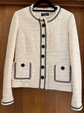 Preppy, feminine button up jacket